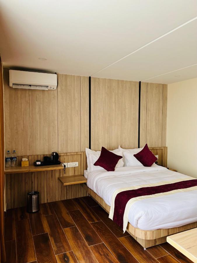 Hotel Black Diamond - Transit Point Inside Hotel Catmandu Exterior foto